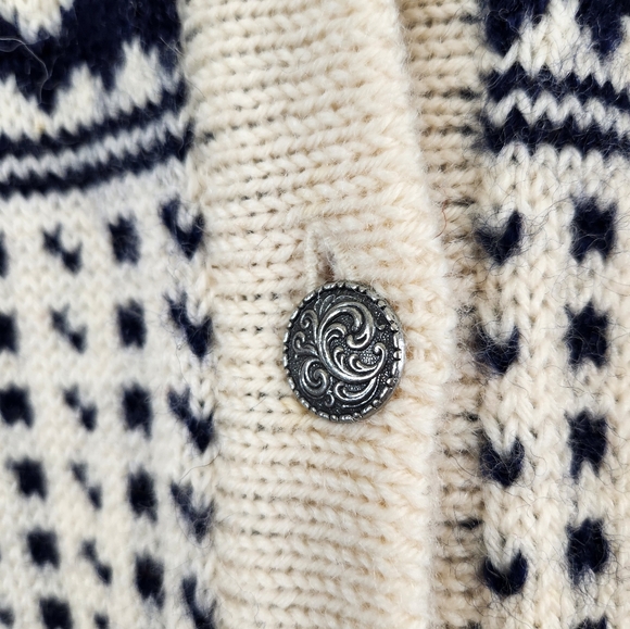 L.L. Bean Ivory, Navy & Red Elk Motif Wool Cardigan - Picture 7 of 11